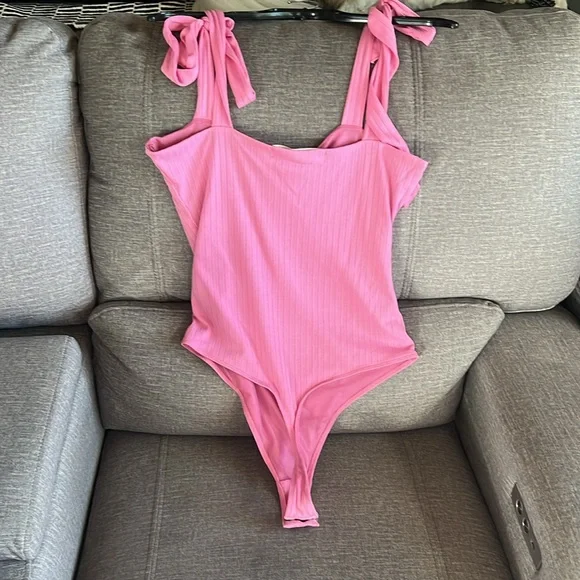 Saltwater LUXE Pink Ribbed Bodysuit Size M NWT - Picture 4 of 4